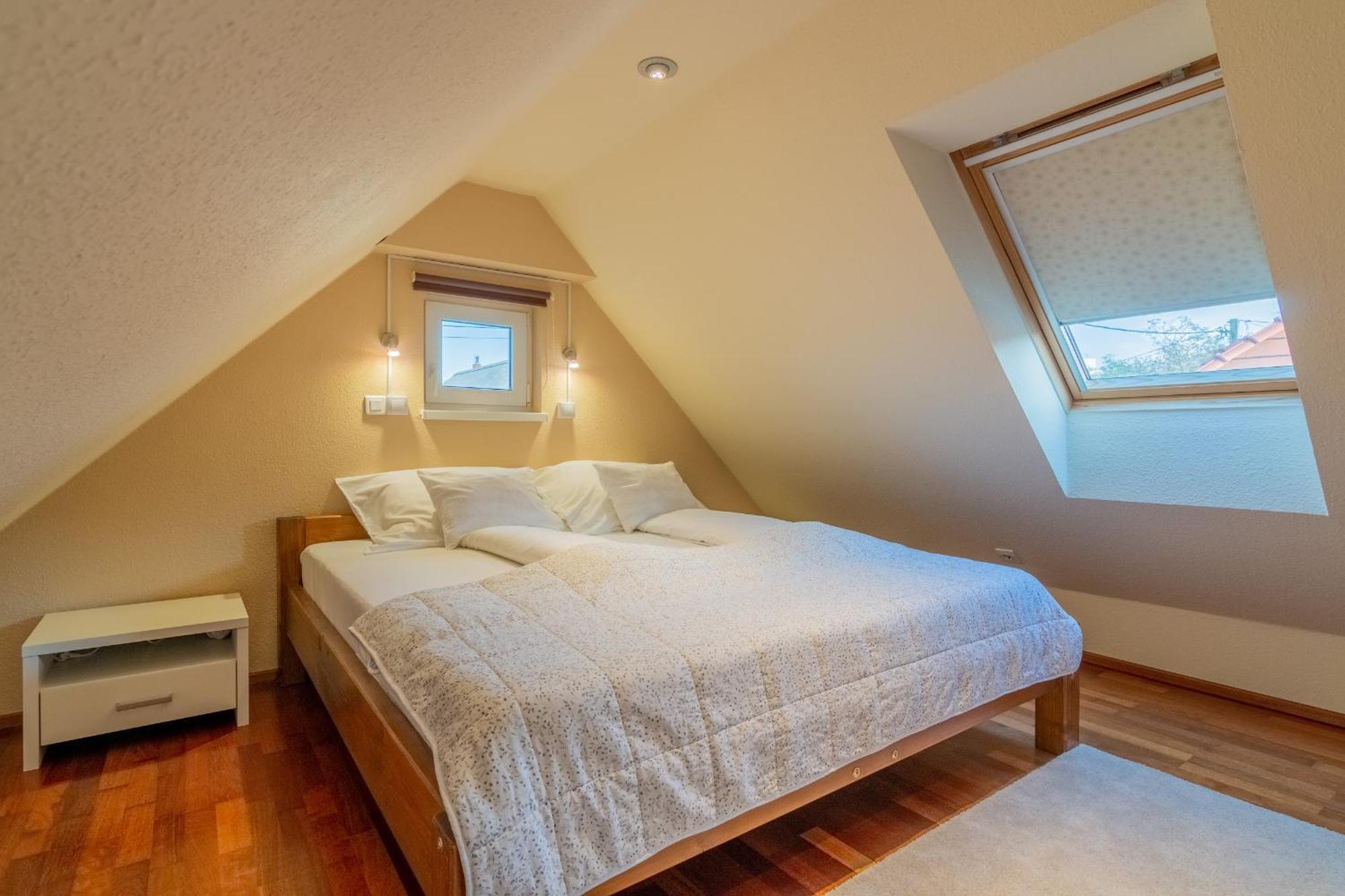 Apartmán D12 *